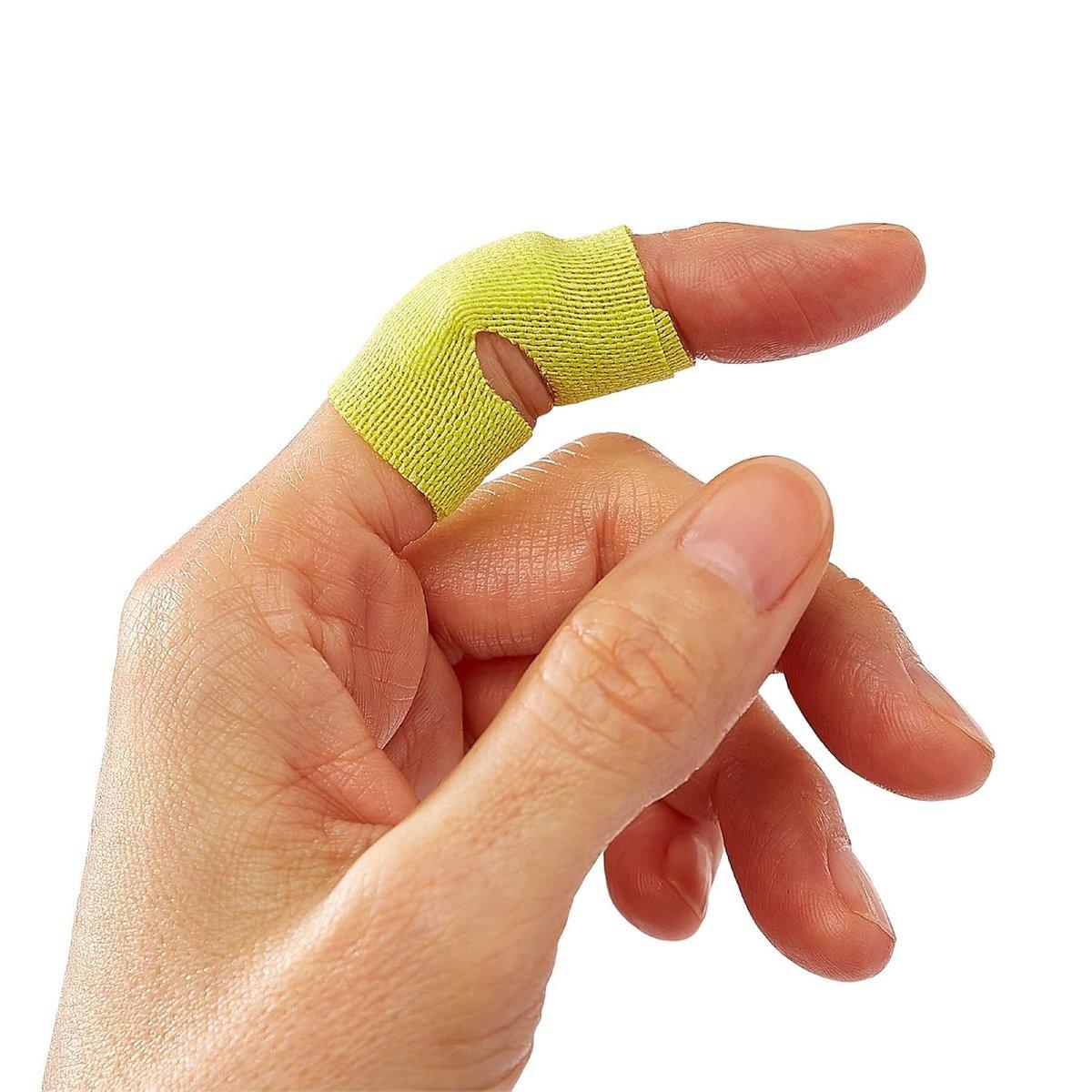 CURAD Performance Series IRONMAN Antibakterielle Finger- und Knöchel-Bandagen mit extremer Haftkraft, flexible Stoffpflaster, Sortiment mit verschiedenen Größen und Farben, 50 Stück