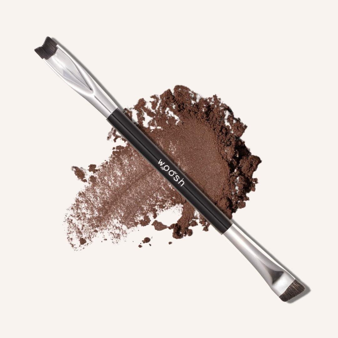 The Corner Brush Eye Stamper – Doppelendiger Lidschatten- und Eyeliner-Pinsel mit abgewinkeltem und präzisem Design, weiche vegane Borsten, Woosh Beauty