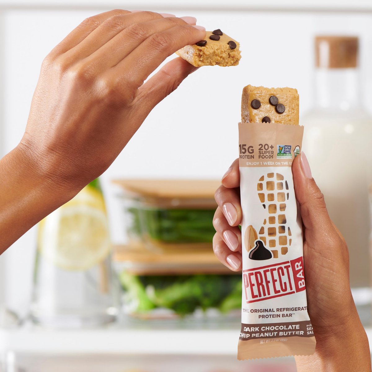 Perfect Bar Proteinriegel – Dunkle Schokolade Erdnussbutter mit Meersalz, glutenfrei, mit Bio-Honig, Keksteig-Textur, gekühlt, 2,3 oz Riegel, 10er Pack