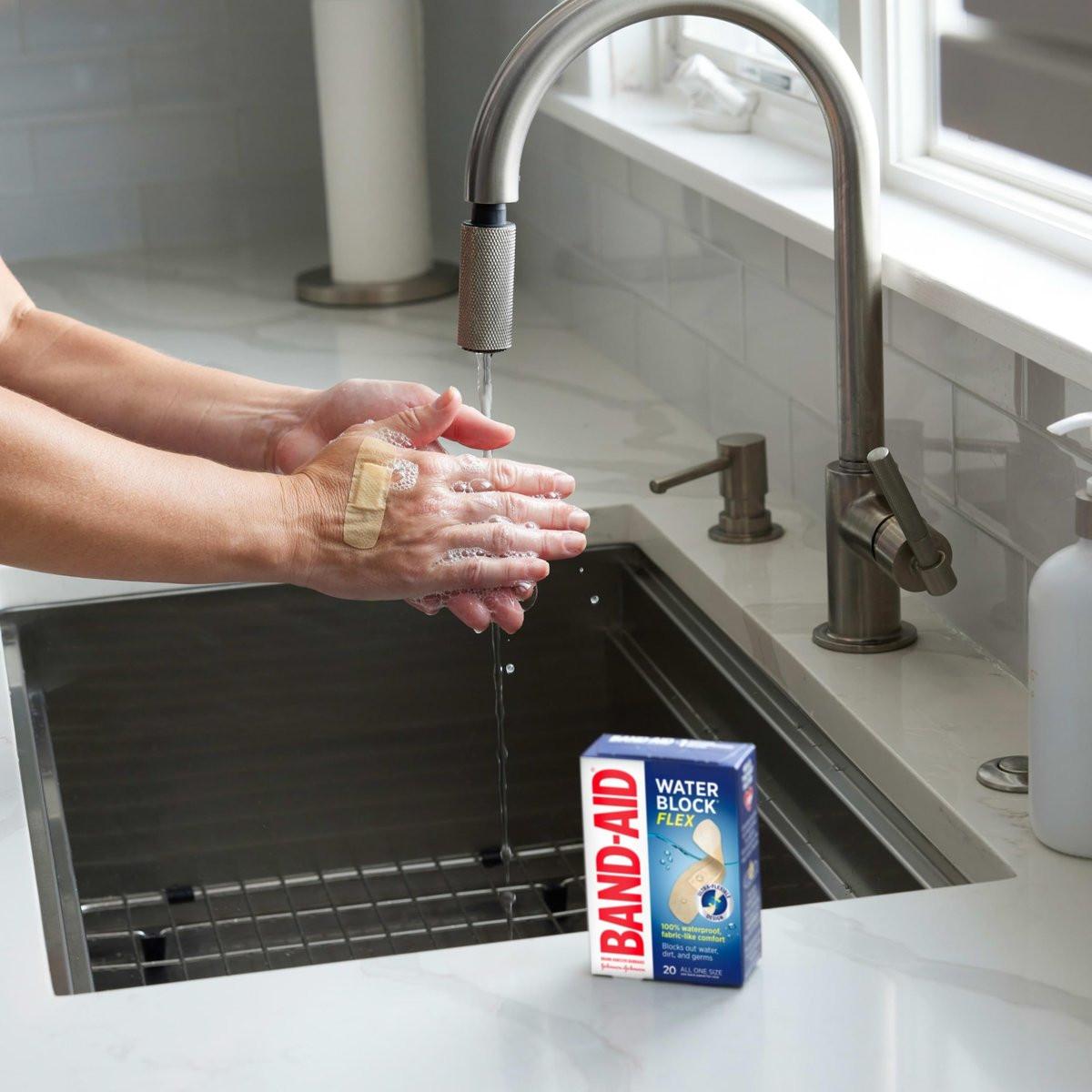 BAND-AID Water Block Flex 100% wasserdichte Pflaster – ultraflexibel, steril, 20 Stück
