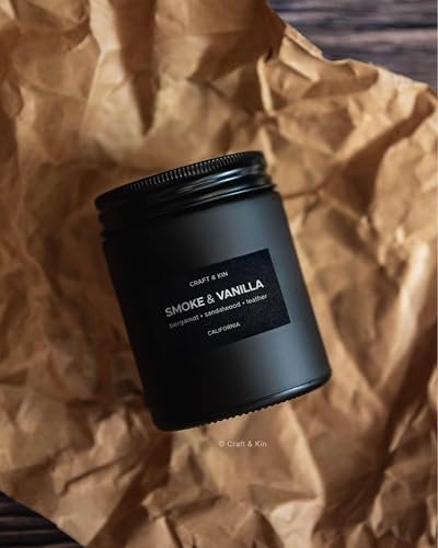Craft & Kin Premium Smoke & Vanille Kerze | Schwarze Duftkerzen für Männer | Lang anhaltend mit 45 Stunden Brenndauer, 7,6 oz | Sojakerze | Aromatherapie für Zuhause | Geschenke für Männer