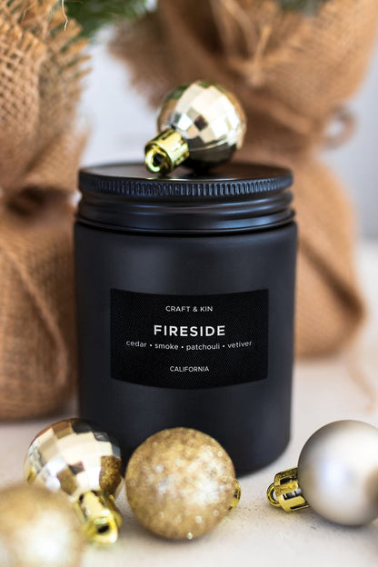 Craft & Kin Premium Smoky Fireside Duftkerze | Herrenkerze mit Holzdocht | 45 Stunden Brenndauer - 7,6 oz
