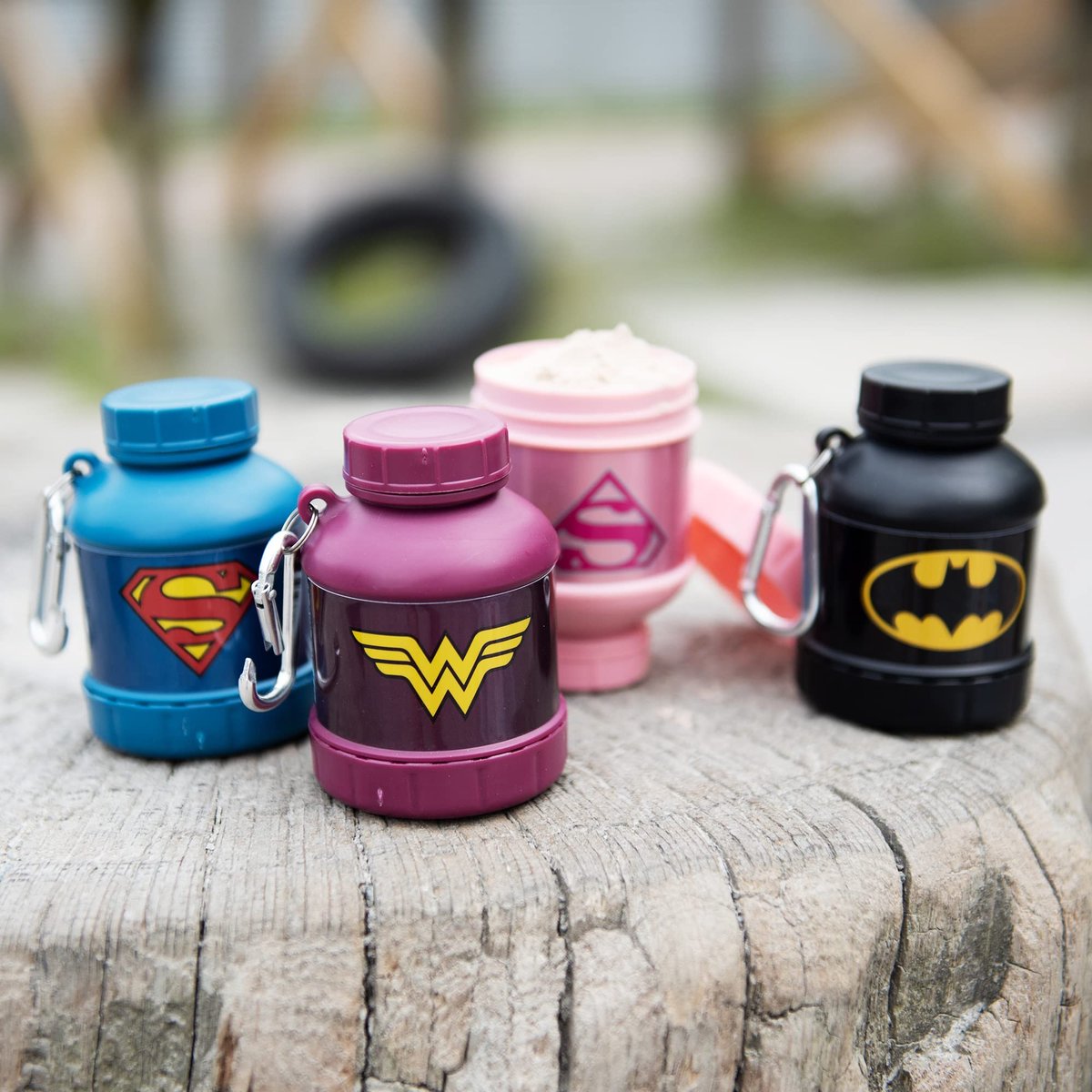 Smartshake Justice League Protein-Shaker-Behälter 50g – Supergirl Design, BPA-frei, 110ml Trichter, DC Comics Shaker-Flasche