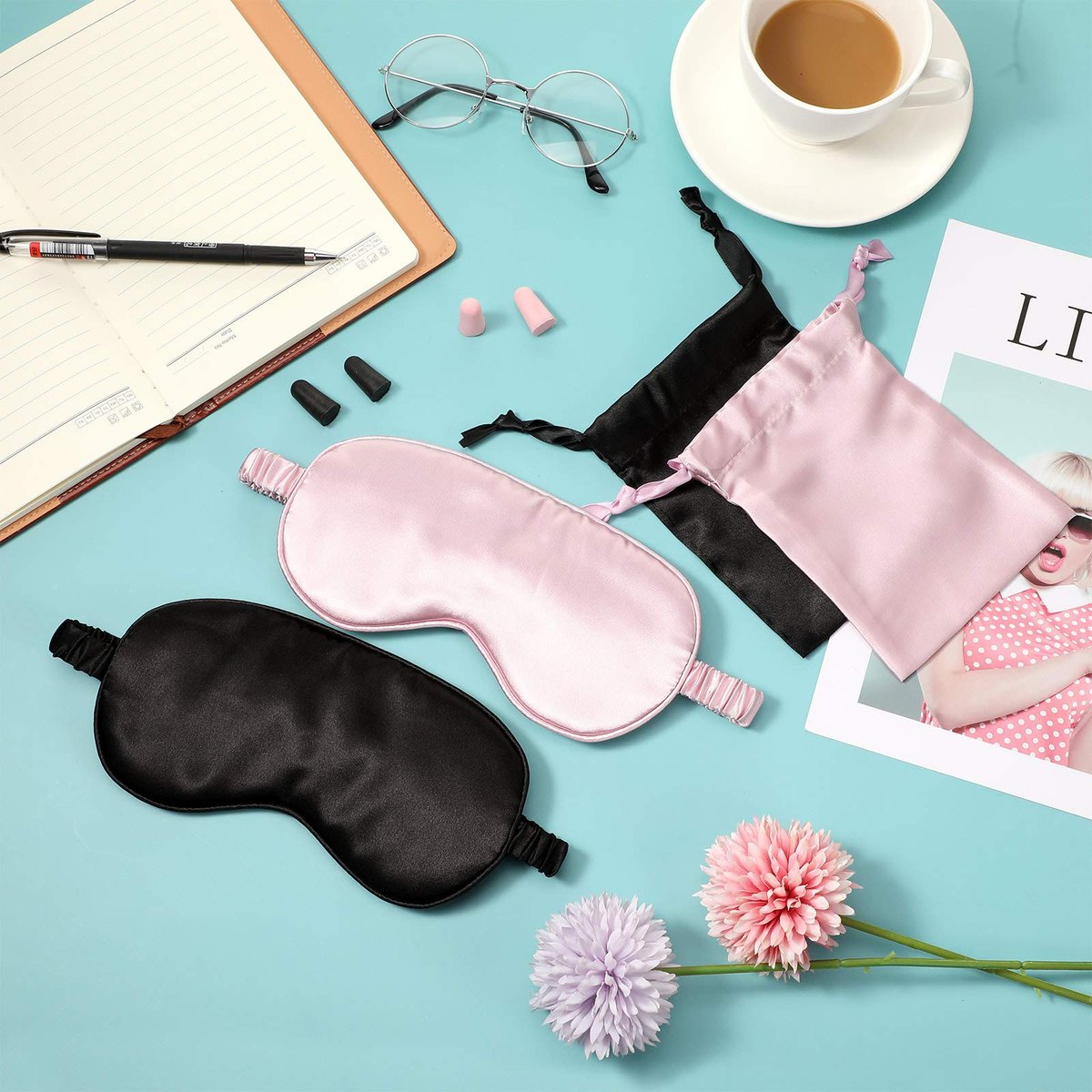 Seiden-Schlafmaske Set – 2 Schlafmasken mit elastischem Band, Inklusive 2 Ohrstöpsel und 2 Aufbewahrungstaschen für Frauen und Männer (Schwarz, Taro-Lila)
