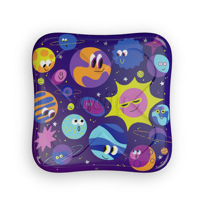 Welly Pflaster | Klebeflexible Stoff-Bravery-Badges | Gemischte Formen für kleine Schnitte, Schrammen und Wunden | Bunte und lustige Erste-Hilfe-Dose | Planet Pals Muster - 48 Stück