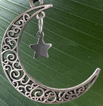 BOHO GARDEN Hängender Auto-Anhänger - Schwarzer Turmalin & Rosenquarz - Mond-Anhänger, Heilende Kristall-Accessoires, Rückspiegel-Dekoration - Erdung, Selbstvertrauen, Schutz, Liebe, Selbstwert, Energie