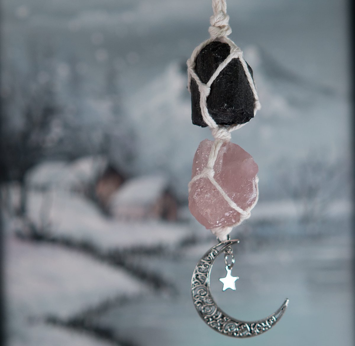 BOHO GARDEN Hängender Auto-Anhänger - Schwarzer Turmalin & Rosenquarz - Mond-Anhänger, Heilende Kristall-Accessoires, Rückspiegel-Dekoration - Erdung, Selbstvertrauen, Schutz, Liebe, Selbstwert, Energie