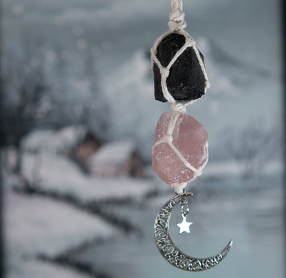 BOHO GARDEN Hängender Auto-Anhänger - Schwarzer Turmalin & Rosenquarz - Mond-Anhänger, Heilende Kristall-Accessoires, Rückspiegel-Dekoration - Erdung, Selbstvertrauen, Schutz, Liebe, Selbstwert, Energie