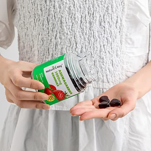 Nature's Key Ashwagandha Gummis, 3000 mg hochdosierter Ashwagandha-Wurzelextrakt mit Vitamin D2, Stress, Ruhe & Kognition, für Männer & Frauen, Erdbeergeschmack (60 Stück)