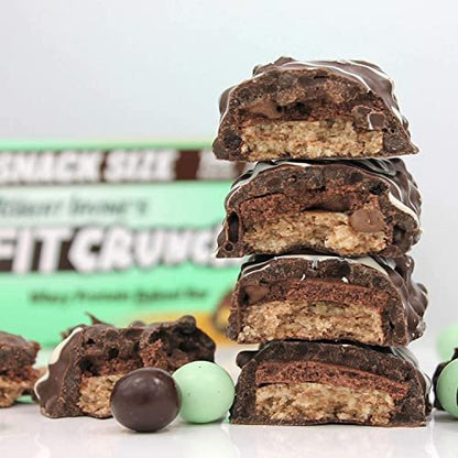 FITCRUNCH Snack Size Proteinriegel, entwickelt von Robert Irvine, 6-Schicht gebackener Riegel, 3g Zucker, glutenfrei & weicher Kuchenkern (6 Riegel, Minz-Schokoladenstückchen)