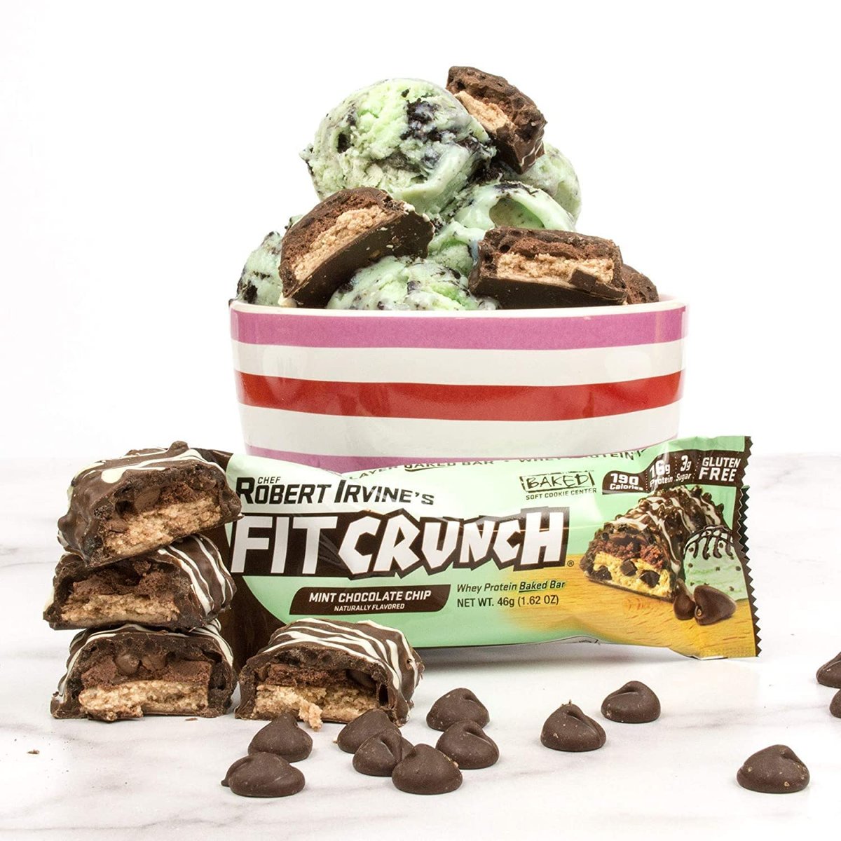 FITCRUNCH Snack Size Proteinriegel, entwickelt von Robert Irvine, 6-Schicht gebackener Riegel, 3g Zucker, glutenfrei & weicher Kuchenkern (6 Riegel, Minz-Schokoladenstückchen)