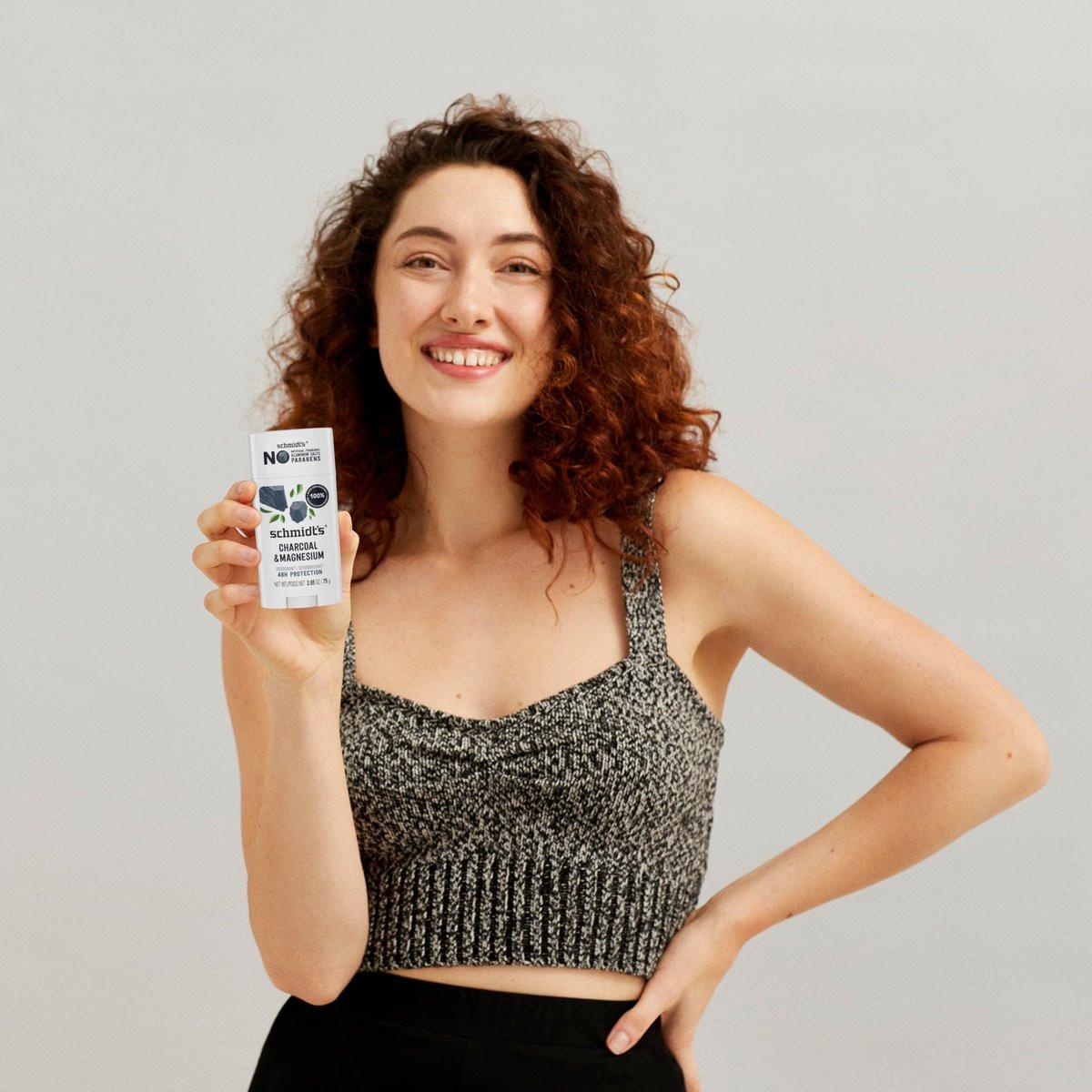 Schmidt's Aluminiumfreies veganes Deodorant Holzkohle & Magnesium mit 24-Stunden-Geruchsschutz, 4er-Pack für Damen und Herren, natürliche Inhaltsstoffe, tierversuchsfrei, 2,65 oz