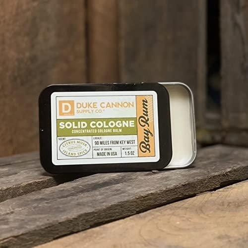Duke Cannon Supply Co. Solid Cologne für Männer – Bay Rum (Zitrus-Moschus, Zedernholz, Inselgewürz) – Konzentrierter Balsam, Reisefreundliche Dose, 43 g