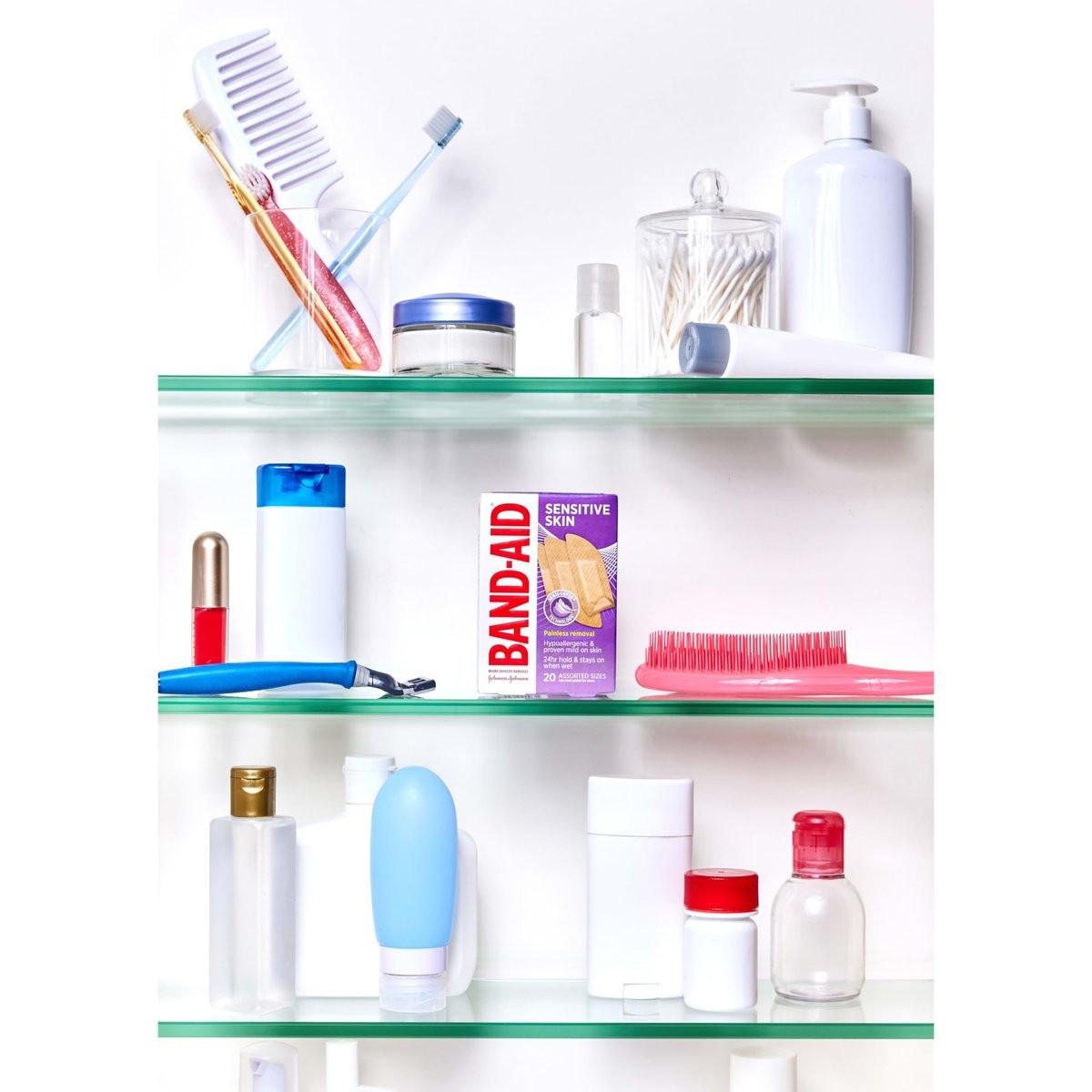 BAND-AID® Sensitive Haut Pflaster – Hypoallergene Wundversorgung für empfindliche Haut, schmerzloses Entfernen, wasserfest, steril, 20 Stück