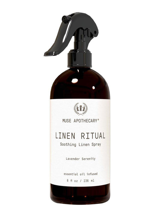 Muse Apothecary Linen Ritual – Aromatischer, beruhigender und entspannender Leinenspray für Bettwäsche, Wäsche und Stoffe – Mit ätherischen Ölen der Aromatherapie – Lavendel Serenity (237 ml)