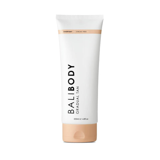 Bali Body Gradual Tan – 2-in-1 Ultra-Feuchtigkeitscreme für extrem trockene Haut, natürlicher Selbstbräuner, nicht fettend & streifenfrei, tierversuchsfrei (200 ml/6,7 fl oz)