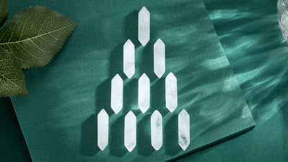 10 Stück Klare Quarz-Heilsteine Zauberstäbe, polierte Tumbled Steine, natürliche sechseckige Spitze, Reiki-Energieausgleich, Meditations-Therapie, Chakra-Stäbe Set, Weihnachtsgeschenk