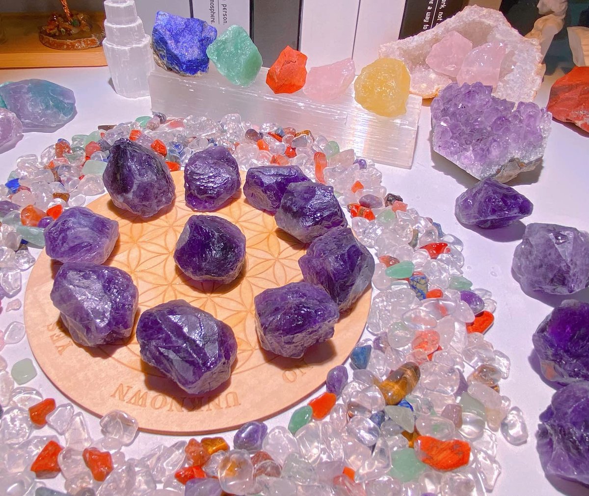 QINJIEJIE Amethyst Rohkristalle, rohe natürliche Heilsteine, große 1" Bulk raue Quarzsteine zum Polieren, Tumbler, Cabbing, Brunnen Dekoration, Wicca Reiki Steine
