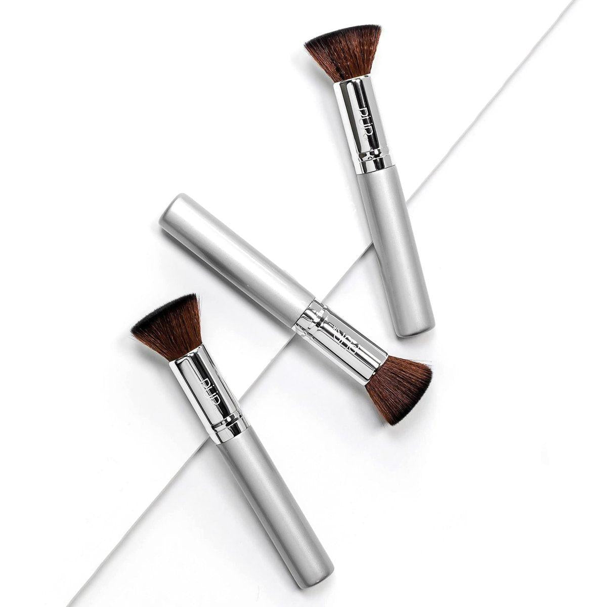 PÜR MINERALS Chisel Brush – Flacher Pinsel für Make-up-Foundation, synthetische, tierversuchsfreie Borsten, 1 Stück