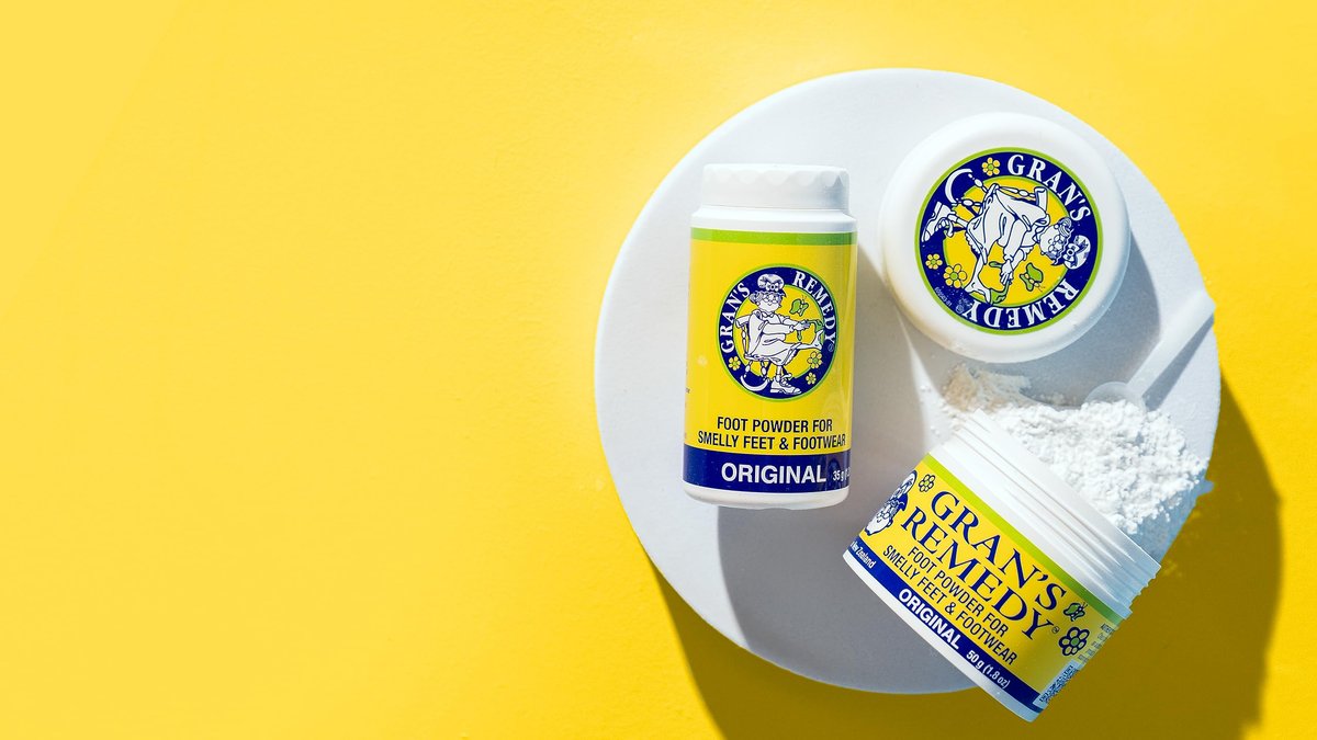 Gran's Remedy Schuhdeo und Fußpuder gegen Schweißfüße – Effektiver Schuhgeruch Entferner in Reisegröße – Absorbiert Schweiß und Feuchtigkeit für Schuhe und Füße – Duftneutral