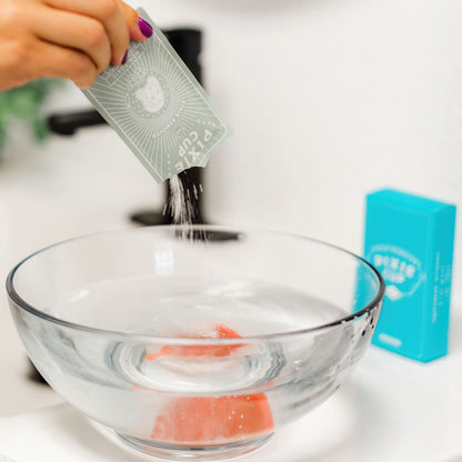 Pixie Cup Fleckenentferner – Der einzige Sterilisator-Reiniger, der Flecken von wiederverwendbaren Menstruationstassen und -scheiben entfernt – Organische und natürliche Inhaltsstoffe für die Intimhygiene (5 Beutel)