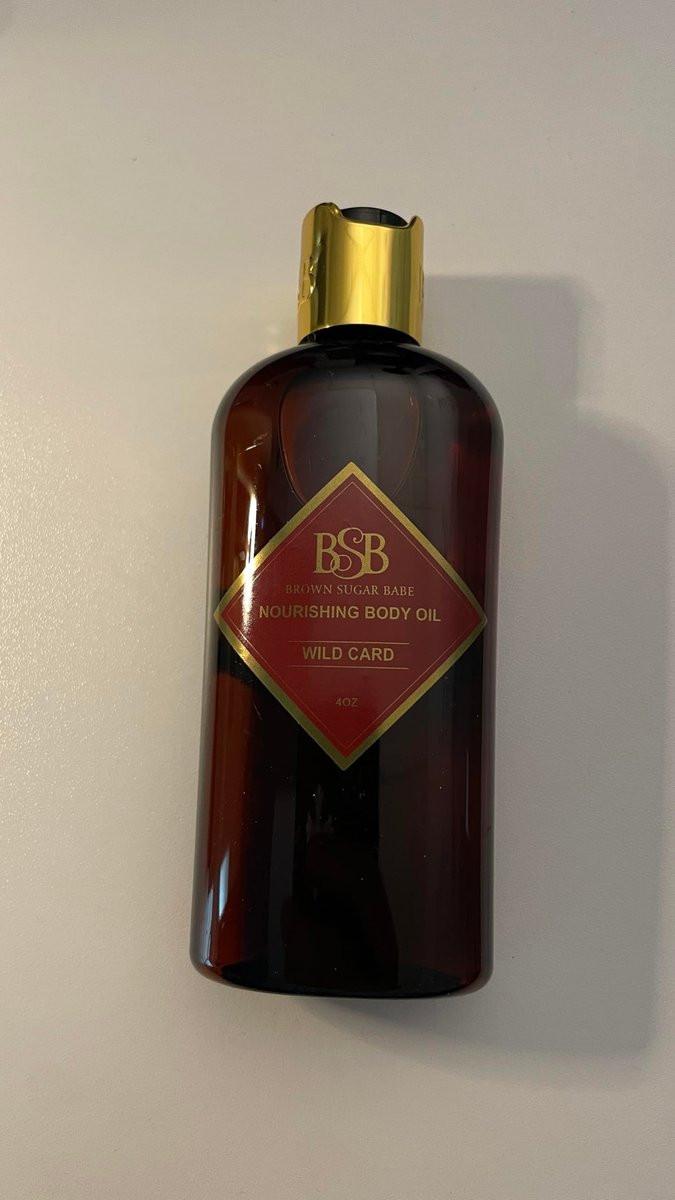 Brown Sugar Babe Wild Card Body Oil – Nährendes Öl mit Jasmin- und Zedernholzduft, parfümiertes Hautpflegeöl, 118 ml
