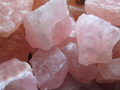 LAIDANLA Rosenquarz 2 Zoll natürliche raue Steine, große Rohkristalle, Bulk-Heilsteine für Reiki-Heilung, Wasserfallsteine, Drahtwicklung, Dekoration, Cabochon-Schleifen, 4 Stück, 0,55 Pfund