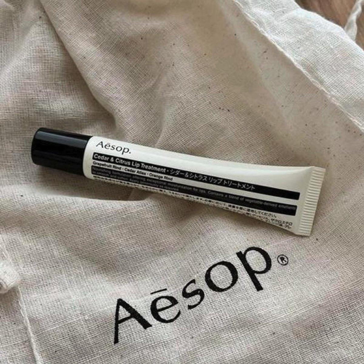 Aesop Cedar & Citrus Lip Balm | Pflegende Lippenpflege für trockene, rissige Lippen | Geschmeidige Öl-Gel-Formel | 9 ml