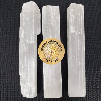 New Age Imports, Inc.® – Premium Selenit-Stäbe 4 Zoll – 3er-Pack für Wicca, Reiki, Heilung, Metaphysik, Chakra, positive Energie, Meditation, Schutz, Dekoration oder Geschenk