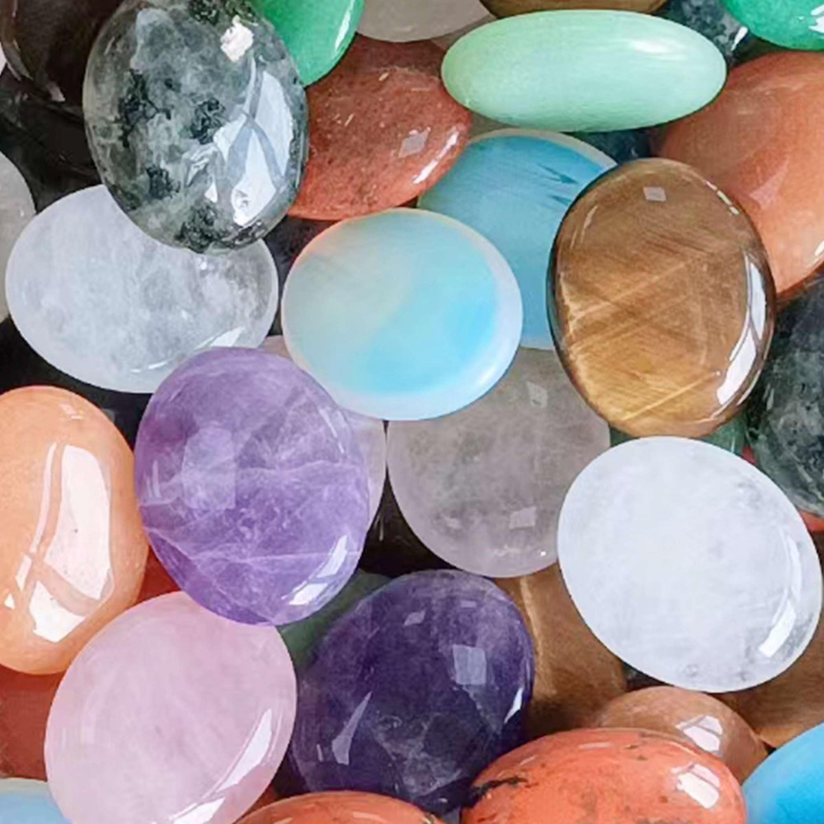 LAIDANLA 10er Set Heilende Kristalle Palmstein-Set Oval Kristall Amethyst Rosenquarz Obsidian Klarer Quarz Polierte Natursteine Taschenedelstein Hausdekoration für Meditation und Angst Stressabbau
