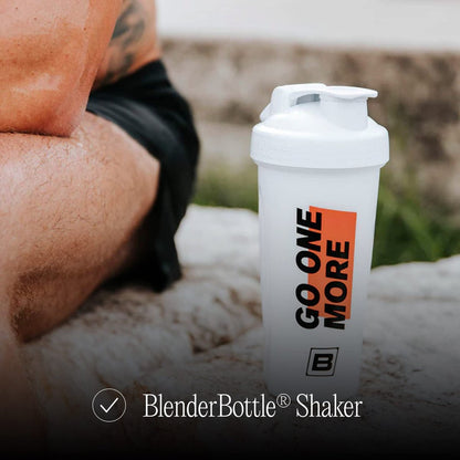 BARE PERFORMANCE NUTRITION Go One More BlenderBottle Shaker Flasche 28 oz mit Drahtschneebesen, Weiß