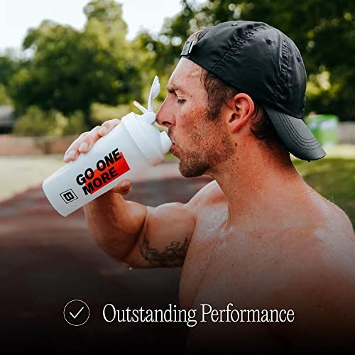 BARE PERFORMANCE NUTRITION Go One More BlenderBottle Shaker Flasche 28 oz mit Drahtschneebesen, Weiß