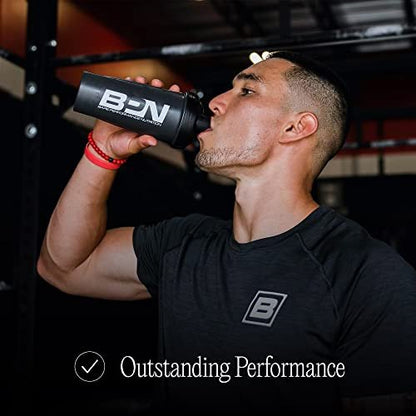 BARE PERFORMANCE NUTRITION Shaker Flasche 28 oz mit Drahtbesen - Schwarz