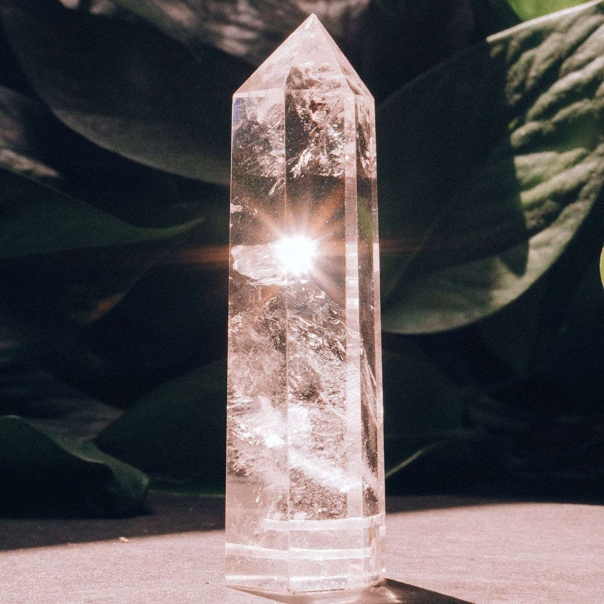 LAIDANLA Klarer Quarz Heilungskristall Zauberstab 3,5-4 Zoll Polierter natürlicher Reiki-Energie-Wunderstein, sechseckiger Punkt, großer Kristall-Edelstein für Meditationstherapie, Kristallgitter-Dekoration, 1 Stück