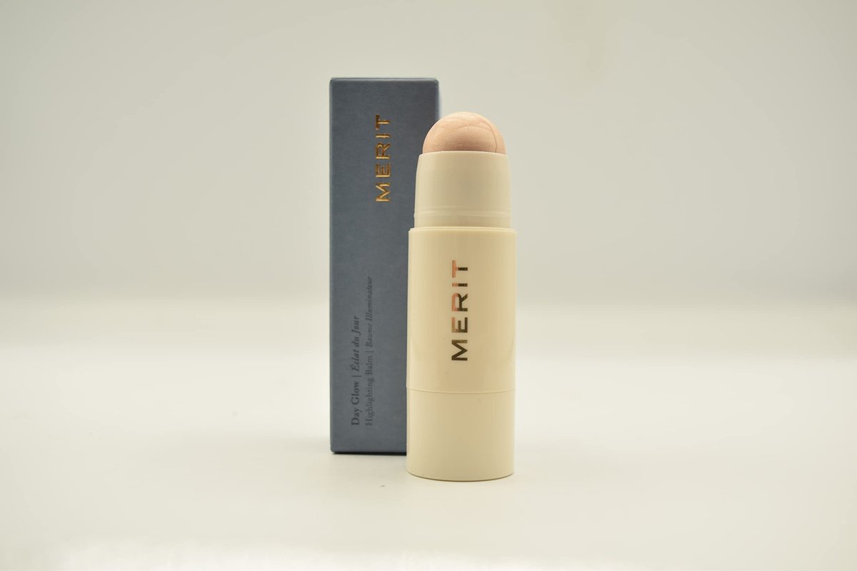 MERIT Day Glow Dewy Highlighting Balm Cava – Strahlender Highlighter für natürlichen Glow