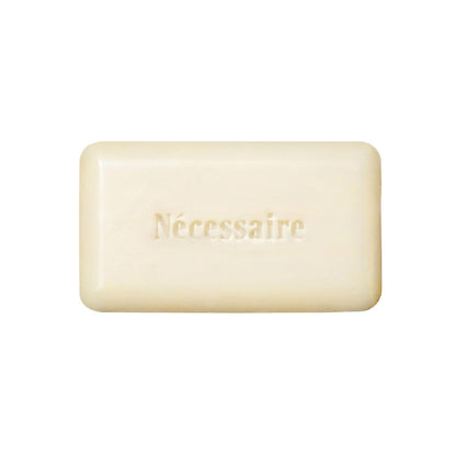 Nécessaire The Body Exfoliant Bar – Sanfte Körperpeeling-Seife mit 2% physikalischen Peeling-Partikeln, 5 Ceramiden & Niacinamid – gegen raue Stellen, eingewachsene Haare & KP – 140 g