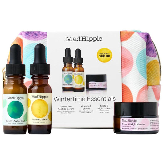 Mad Hippie Wintertime Essentials Reisegröße Hautpflege-Set – Vitamin C Serum, Korrigierendes Peptid Serum, Triple C Nachtcreme (je 15 ml) in einer 100% recycelten Kosmetiktasche + 3 verschiedene Sachets