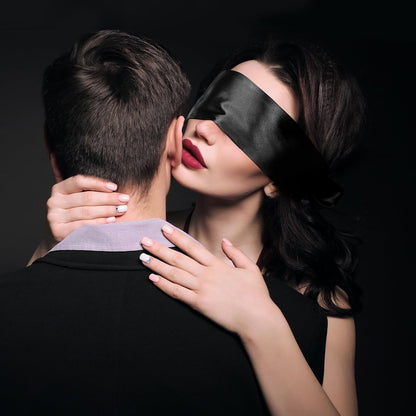 FRESHME Satin Schlafmaske - Bequeme Augenmaske für Frauen und Männer, weiche, verstellbare, blickdichte Augenabdeckung für Nacht Schlaf, Reisen, Meditation, reines Schwarz, Valentinstagsgeschenk 160cm/63in