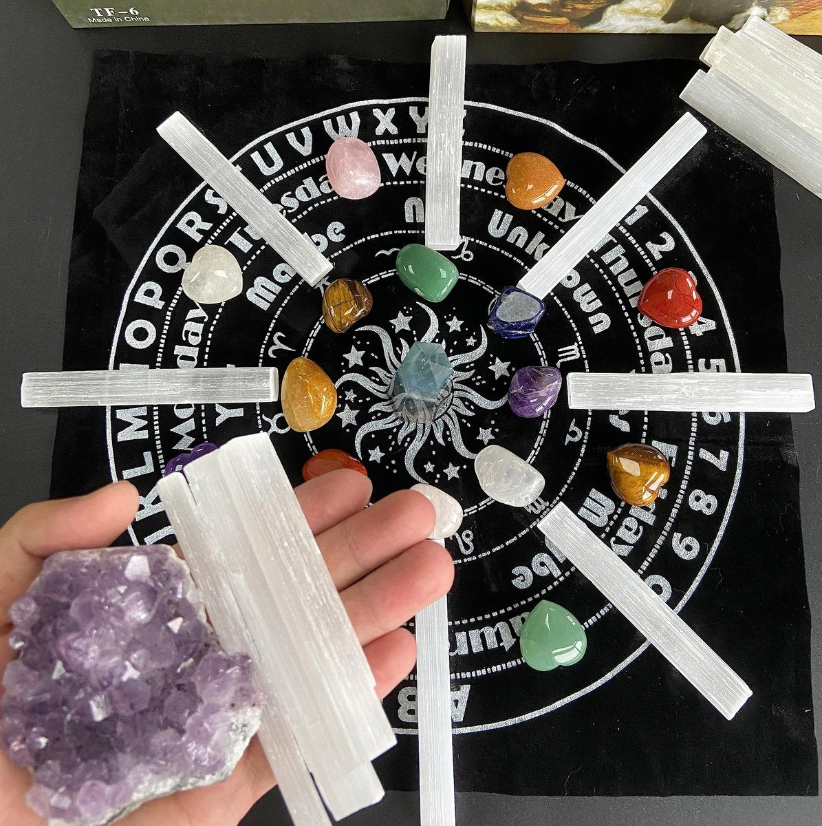 XIANNVXI 4 Zoll Selenit Kristall Sticks 6 Stück - Heilsteine für Reiki, Energiearbeit, Schutz und Reinigung - Zubehör für Altar und Hexerei
