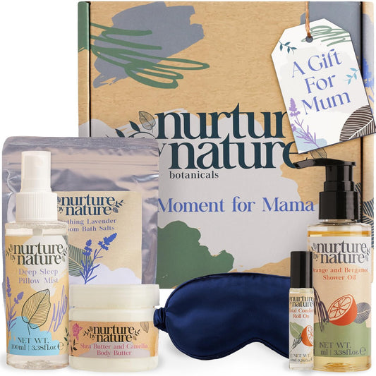 Nurture by Nature New Mom Self Care Geschenkset mit Körperpeeling, Lavendel-Kopfkissenspray, Schlafmaske, Bodybutter, Duschgel & Badesalz – Vegan – Geschenkkorb für Babyparty
