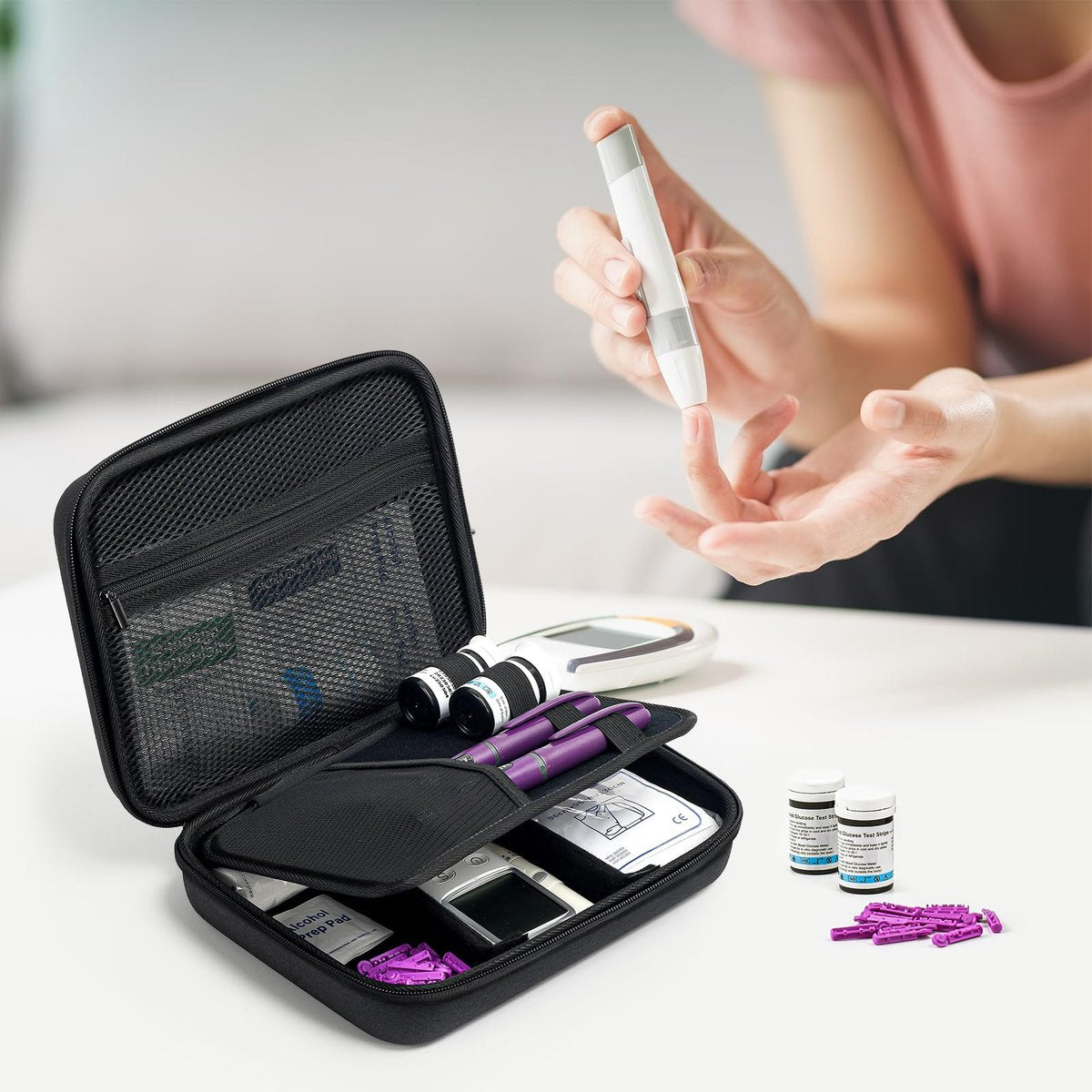ProCase Diabetiker-Zubehör Hartschalen-Reisetasche, Aufbewahrungstasche für Blutzuckermessgerät, Insulinpen, Teststreifen, Spritzen, Nadeln und mehr - Schwarz