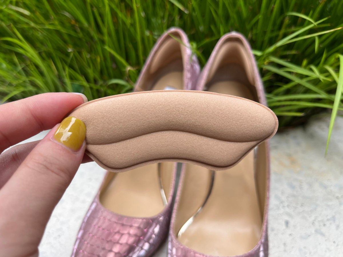 Fersenpolster für zu große Schuhe – 4 Paar Schaumstoff-Fersenkissen für Schmerzlinderung und engeren Sitz – Fersengriffe für Damen- und Herrenschuhe (Hellaprikose)