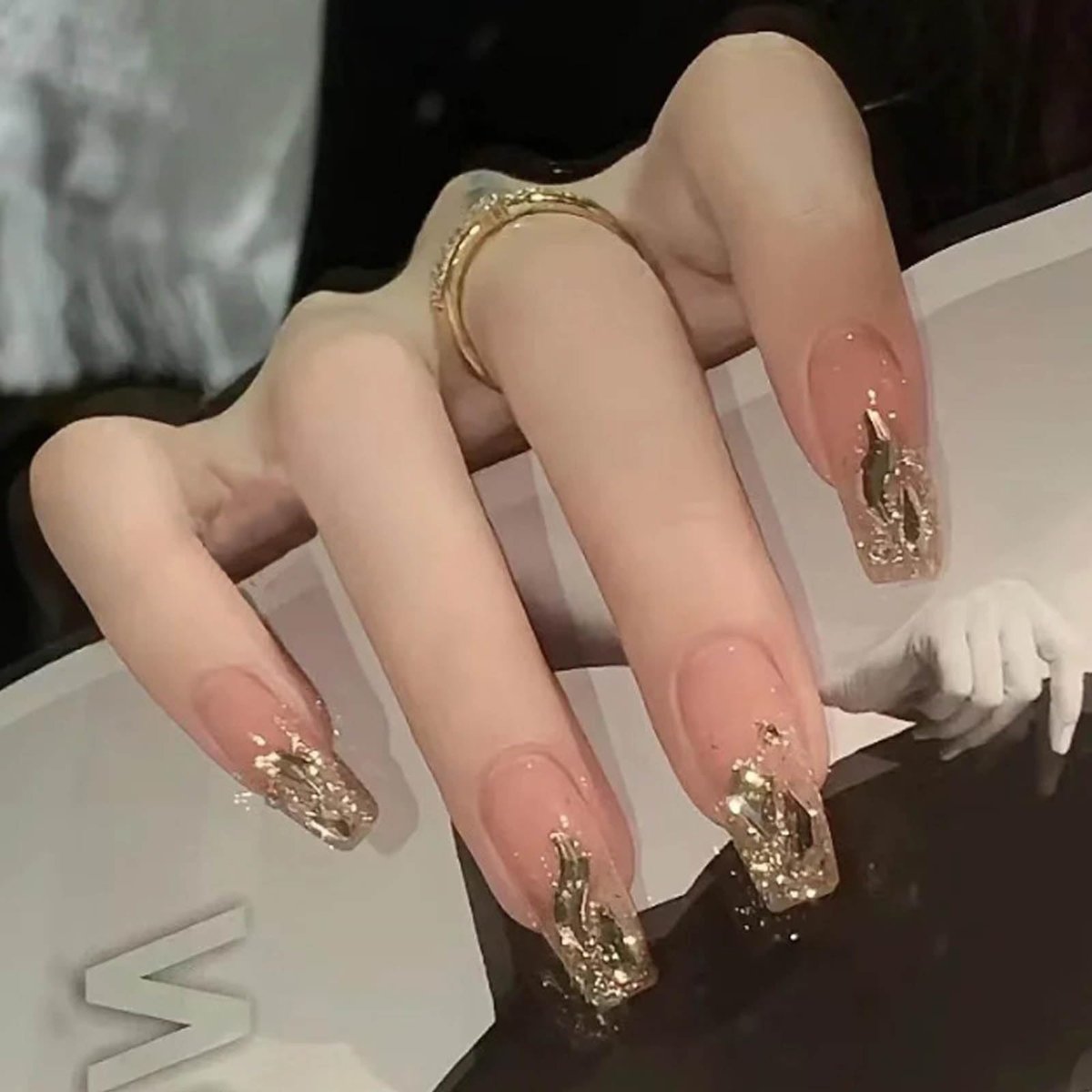 Hkanlre Glitzernde Sarg-Press-On-Nägel – 24-teiliges Set, mittellange Fake Nails mit Farbverlauf (Gold Sarg)