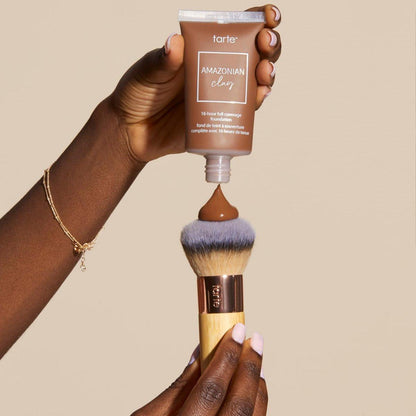 tarte the buffer airbrush finish foundation Pinsel – Mischpinsel für Creme-, Flüssig- oder Puder-Make-up, aufbaubare Deckkraft & nahtloses Auftragen für einen makellosen Teint, vegan & tierversuchsfrei, Full Size