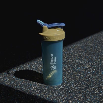 BlenderBottle Classic V2 Shaker Flasche – Ideal für Proteinshakes und Pre-Workout, 28 oz (828 ml), Vollton Tan