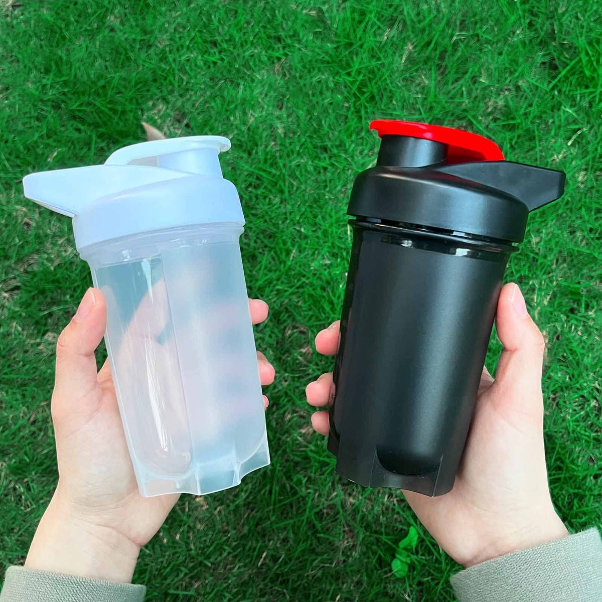 GAISHION Shaker-Flasche Protein Shakes Becher, 300 ml ShakerBottle mit Mixkugeln, Protein ShakerBottles Set, BPA-freies Plastik (Schwarz+Grau, 2 Stück)
