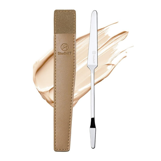 STUDIO17 Foundation Spatel aus Edelstahl – Professionelle Make-up-Spatel für gleichmäßigen Auftrag von Foundation – Doppelseitiger Spatel für kleine Gesichtsbereiche – Inklusive Aufbewahrungstasche