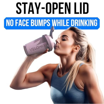 VELOMIX 4er-Pack 20 oz Proteinshaker-Flasche mit 4x Drahtbesen – Auslaufsicherer Shaker-Becher für Proteinshakes, stapelbar, spülmaschinenfest (Beeren-Mix)