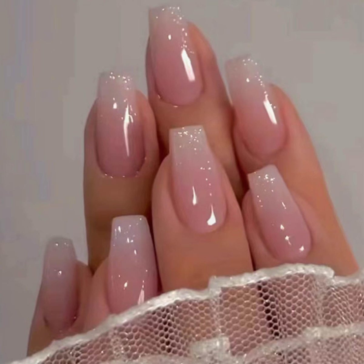 Hkanlre Bling Sargnägel Coffin Press on Nails – 24-teiliges Set mit mittleren, falschen Gradientennägeln für Frauen und Mädchen (Coffin Pink)