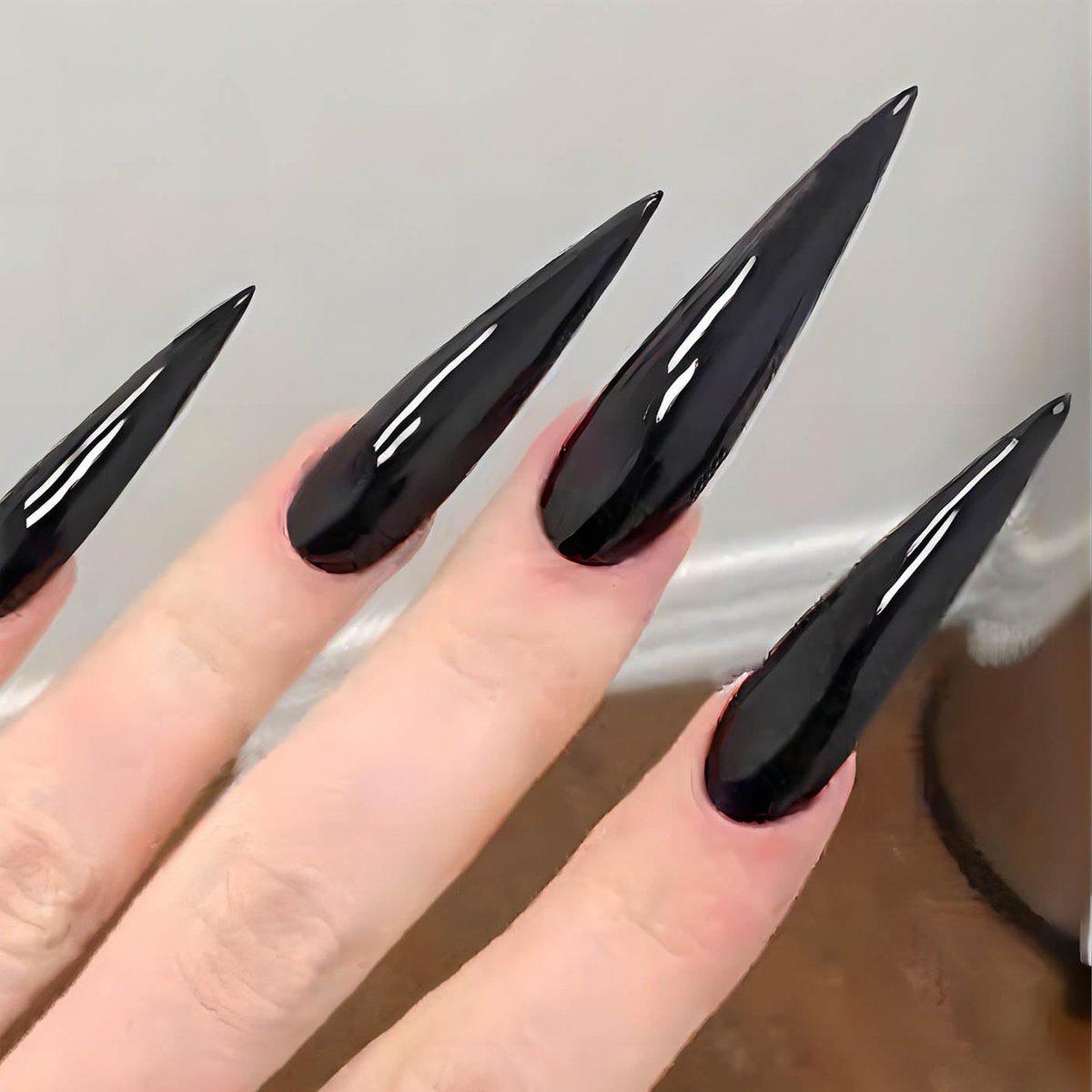 QQPPOLIU Stiletto Press-on Nägel Schwarz Glänzend 24 Stück – Langlebige Kunstnägel für Frauen und Mädchen